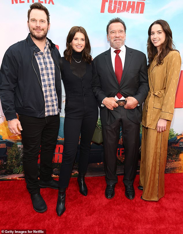 Viel Spaß: Arnold wurde kürzlich von seinen Töchtern Christina und Katherine sowie ihrem Ehemann Chris Pratt bei der LA-Premiere seines neuesten Netflix-Films „FUBAR“ begleitet