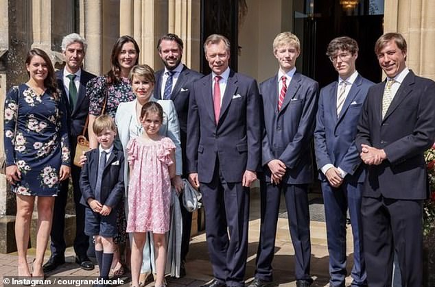 Die großherzogliche Familie posierte gemeinsam zu diesem besonderen Anlass.  Prinzessin Alexandra (links) nahm zusammen mit ihrem Ehemann Nicolas (Zweiter von links) teil