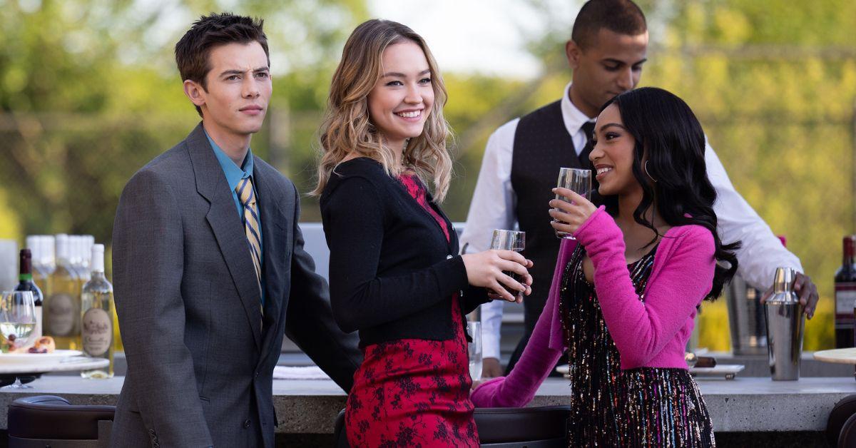 (lr): Griffin Gluck, Sadie Stanley und Lexi Underwood als Luke, Megan und Isabella in „Cruel Summer“ 