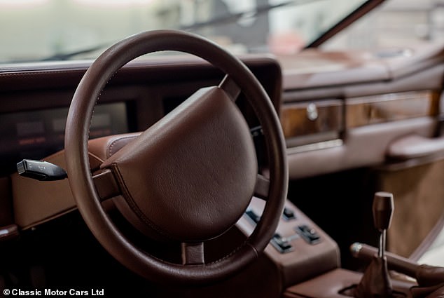 Das wunderschön restaurierte Auto verfügt über eine weiche braune Lederausstattung.  Aston Martin hatte ursprünglich vor, das Modell für rund 200.000 Pfund zu verkaufen – heute mehr als 800.000 Pfund