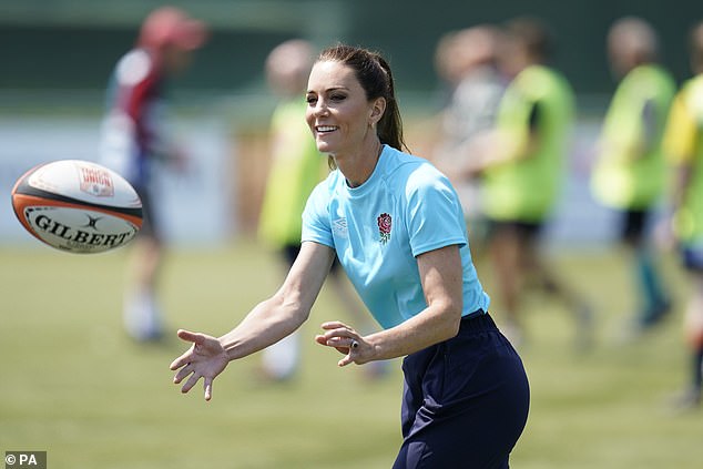Despite the sun shining down on her, Kate barely broke a sweat during the workout on the pitch