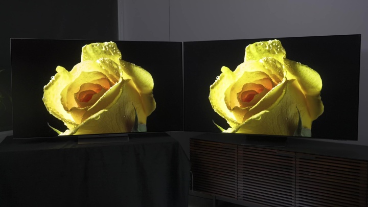 Comparison of a yellow rose on an LG G3 vs. Samsung S95C.
