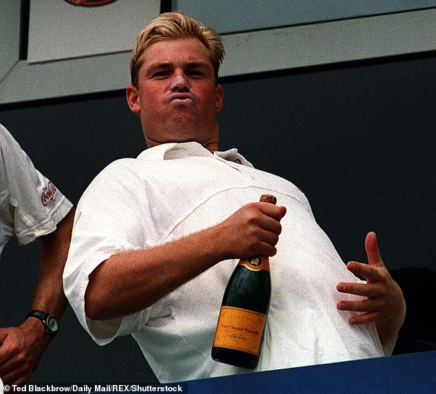 Warne happily responds to the 'who ate all the pies' jibes of the England fans back in 1997