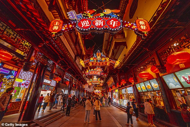 Atemberaubend: Ivo sagt, dass in der abgebildeten Altstadt von Shanghai Teehäuser aus dem 17. Jahrhundert Drachen auf ihren Dächern haben, um Dämonen abzuwehren