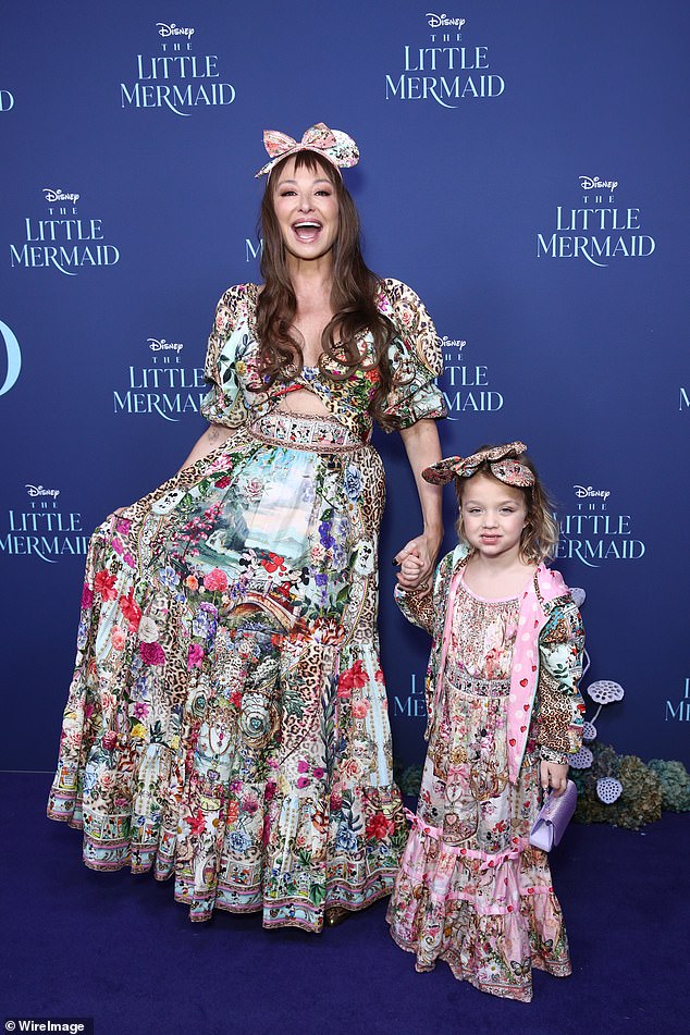 Letzten Monat besuchte Camilla mit ihrer kleinen Tochter die australische Premiere von „Die kleine Meerjungfrau“ im State Theatre, wo beide ihre Bohemian-Designs rockten (beide im Bild).