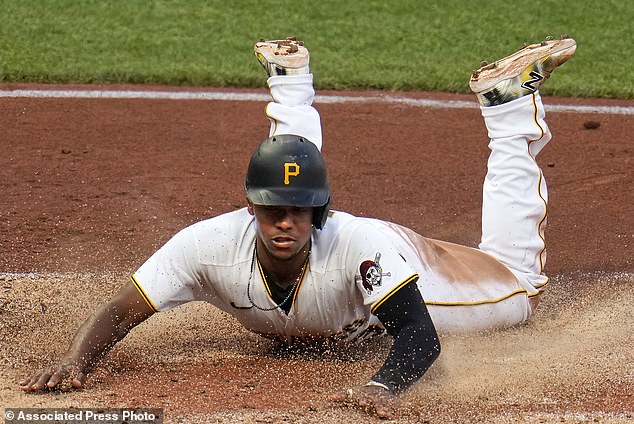 Pittsburgh Pirates' Ke'Bryan Hayes scores against the New York Mets during the third inning