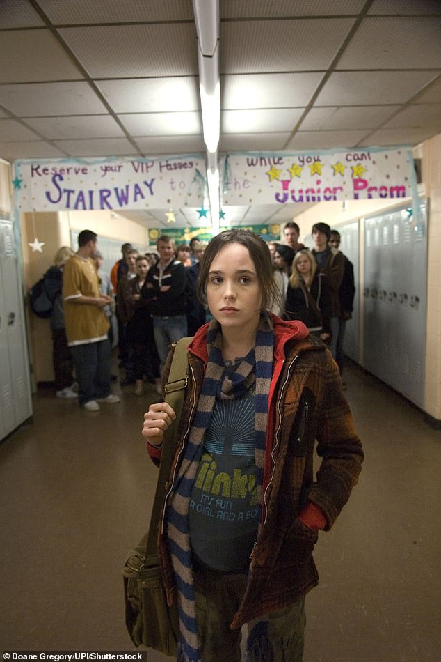Breakout-Rolle: Der Star – der einst als Ellen Page bekannt war und sich 2020 als Transgender outete – beschrieb ausführlich seinen Rückzug aus einer „begehrten Rolle“ und schrieb in seinen Memoiren „Pageboy“, dass ihn die Idee, ein Kleid und eine Perücke zu tragen, dazu gebracht habe „Ich will mich umbringen“;  Abgebildet in einem Standbild von Juno