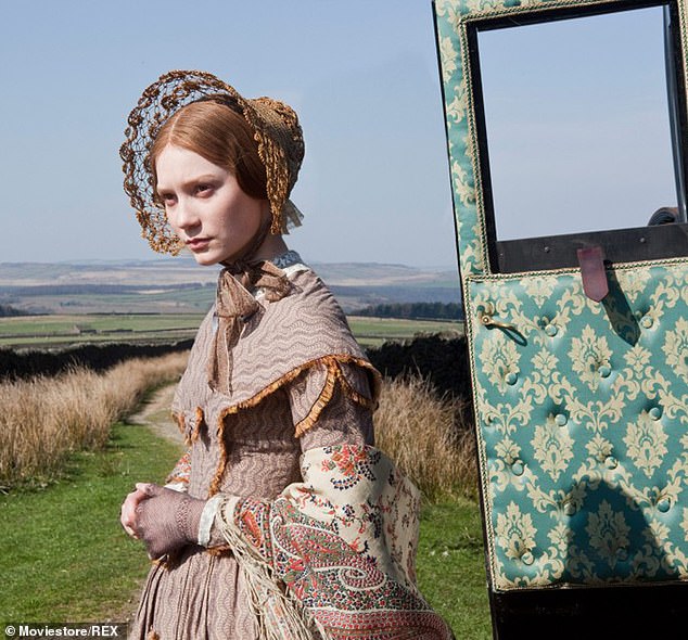 Jane Eyre?  Obwohl der Schauspieler den Namen der Rolle nicht preisgab, wurde 2008 berichtet, dass Page für eine Adaption von Charlotte Brontës „Jane Eyre“ gecastet worden sei.  Die Rolle ging schließlich an Mia Wasikowska (abgebildet in einem Standbild aus dem Film)