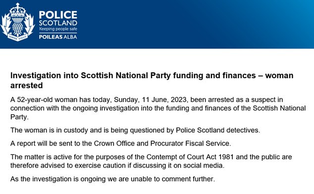 Die schottische Polizei gab die Festnahme einer 52-jährigen Frau bekannt, als sie über den aktuellen Stand ihrer laufenden Ermittlungen berichtete