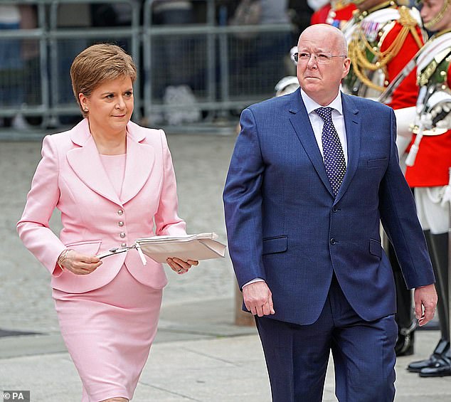 Die Verhaftung von Frau Sturgeon folgt auf die Verhaftung ihres Mannes Peter Murrell – des ehemaligen Vorstandsvorsitzenden der SNP – im April