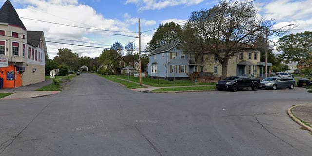 100 Block der Davis Street Google-Bild
