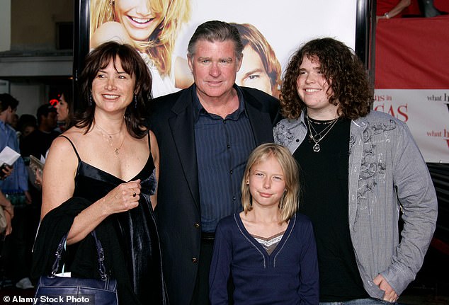 Behandeln Sie Williams mit seiner Frau Pam Van Sant und seinen beiden Kindern Gille und Ellie im Jahr 2008
