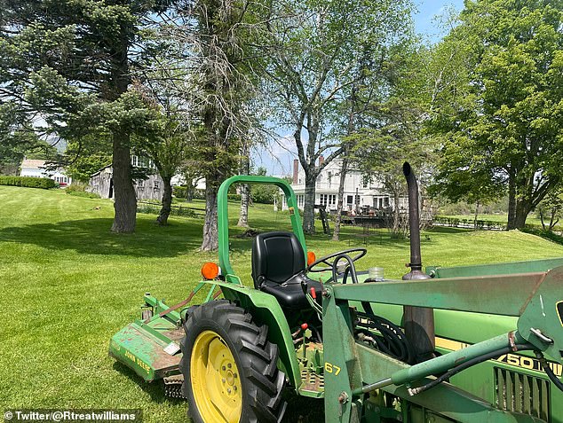 Einer von Williams‘ Twitter-Beiträgen mit seinem Traktor im Vordergrund und seinem atemberaubenden 1-Millionen-Dollar-Landhaus im Hintergrund