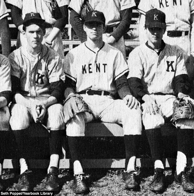Williams war auch im Baseballteam der Schule (Bild Mitte)