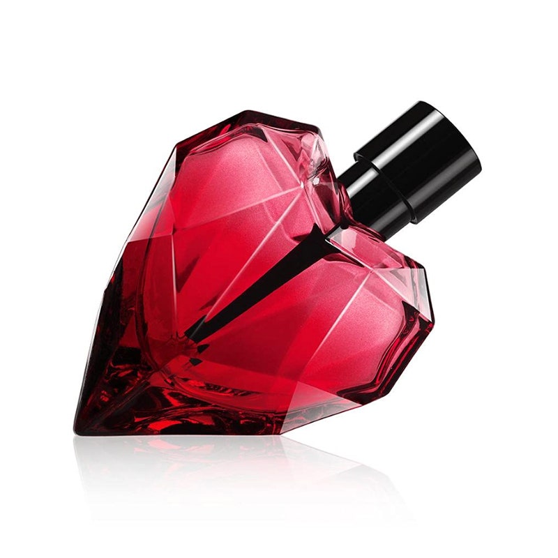 Das Diesel Loverdose Red Kiss Eau de Parfum auf weißem Hintergrund