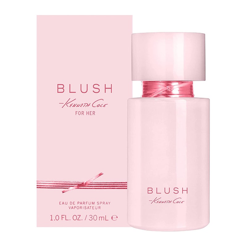 Eine rosa Parfümflasche des Kenneth Cole Blush Eau De Parfum auf weißem Hintergrund