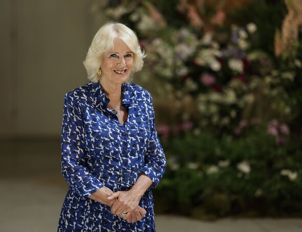 Königin Camilla eröffnet Ausstellung zur British Flowers Week im Garden Museum