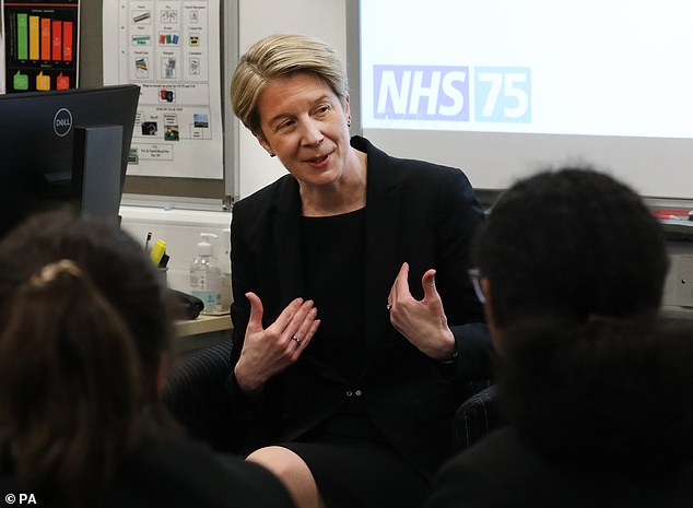 Amanda Pritchard, Geschäftsführerin des NHS England, bezeichnete den Anstieg der Krankenhauseinweisungen unter jungen Menschen als „ernsthaft besorgniserregend“.