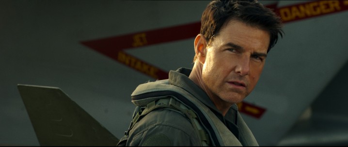 Tom Cruise sieht in Top Gun: Maverick streng aus.