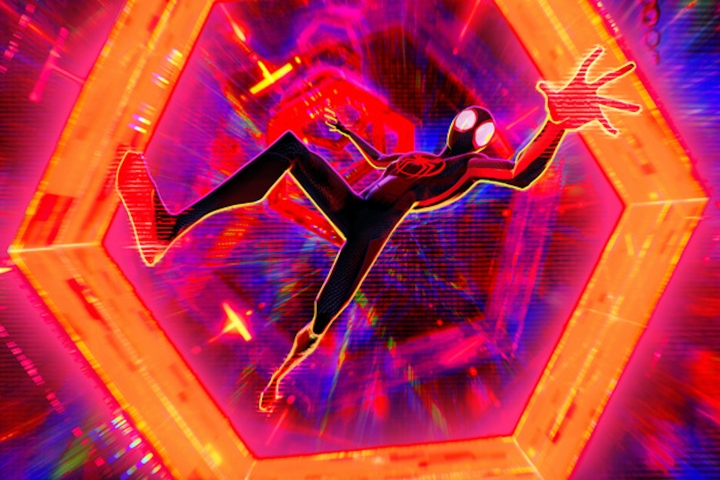 Miles Morales fällt in Spider-Man: Across the Spider-Verse durch ein Multiversum-Portal.