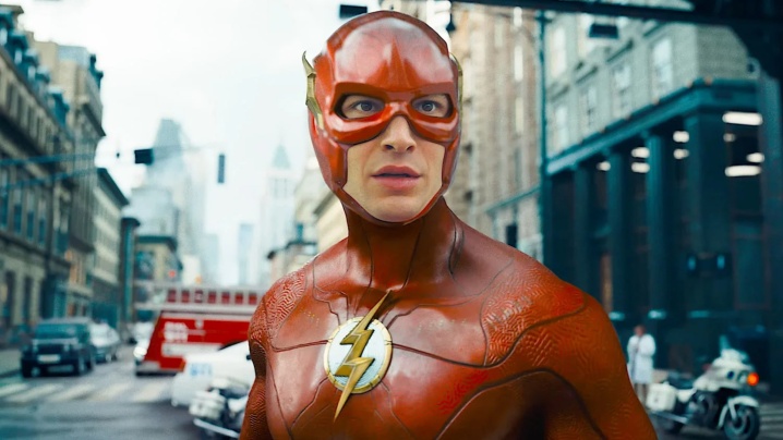 Barry Allen im Flash-Anzug.
