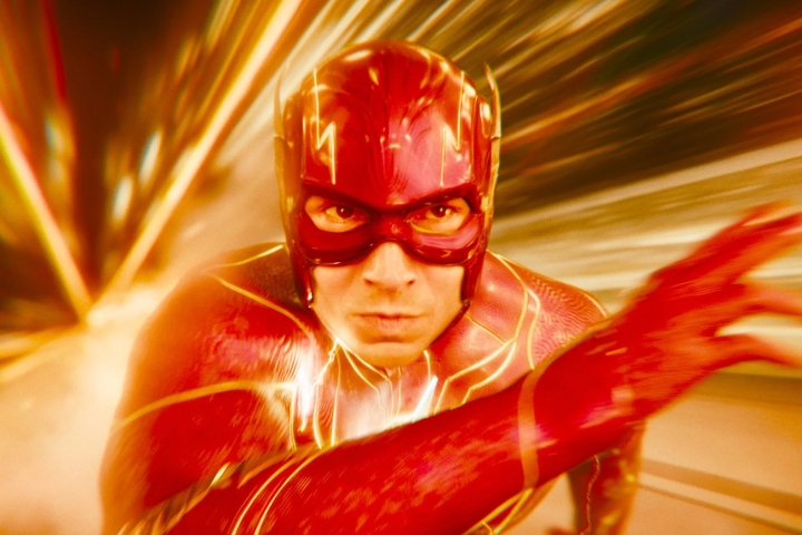 Barry Allen durchläuft in The Flash die Speed ​​Force.