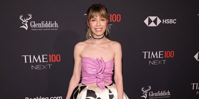 Jennette McCurdy red carpet