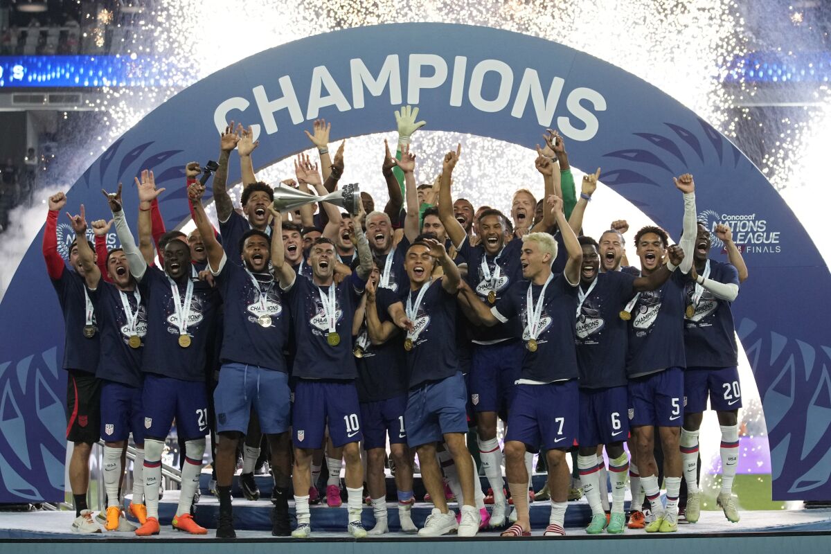 US-Spieler feiern, nachdem sie Kanada im Finale der CONCACAF Nations League besiegt haben.