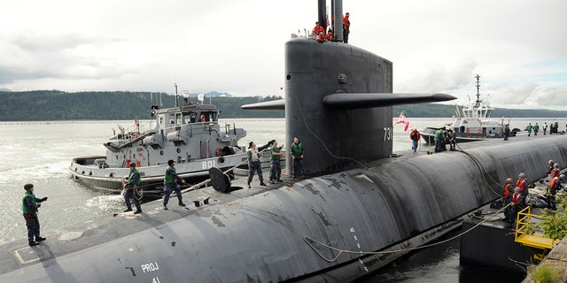 Das U-Boot mit ballistischen Raketen USS Alabama kehrt zum Marinestützpunkt in Washington zurück