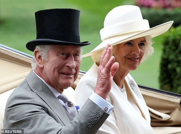 König Charles und Königin Camilla im Bild bei ihrem ersten Royal Ascot seit der Krönung