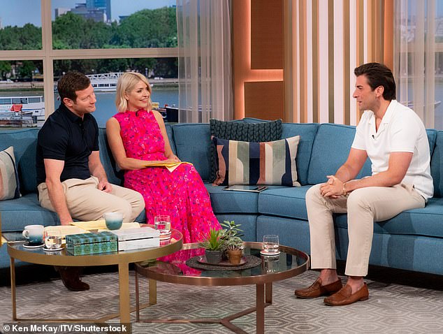 Dermot O'Leary und Holly Willoughby interviewen James Argent heute auf dem Sofa „This Morning“.