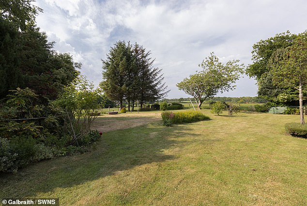 Auf dem Grundstück in Kilmarnock, South Ayrshire, befinden sich mehr als fünf Hektar Land