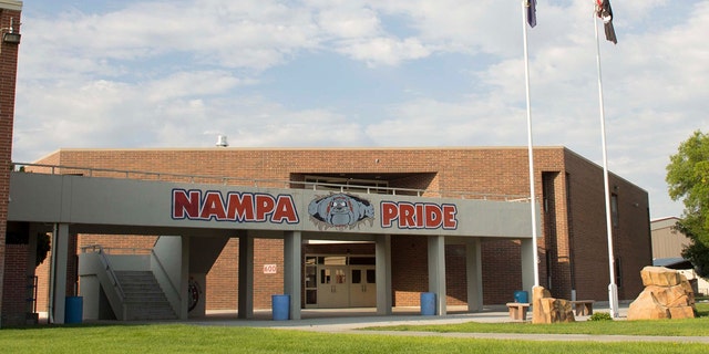 Ein Foto einer Nampa-Schule