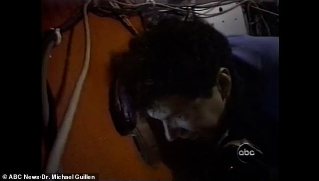 Der ehemalige ABC-Reporter Michael Guillen berichtete von seinem eigenen schrecklichen Erlebnis, als er als erster Fernsehkorrespondent das Wrack besuchte (dies ist ein Standbild aus Nachrichtenaufnahmen des Vorfalls).