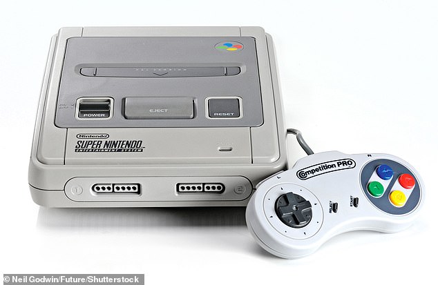Das Spiel entstand erstmals auf dem Super Nintendo Entertainment System (SNES) (im Bild) – einer der ersten Nintendo-Konsolen überhaupt