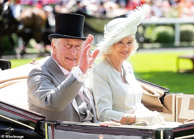 Feiern: Bei der Eröffnung von Royal Ascot 2023 strömten zahlreiche Royals auf die Rennbahn, um König Charles‘ erstes Event als Monarch zu feiern