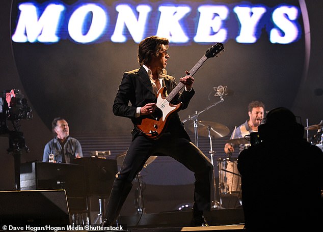 Kritik: Die Arctic Monkeys spielten den mit Spannung erwarteten 90-minütigen Headliner-Slot auf der Pyramid-Bühne in Glastonbury, doch die Fans waren von der Show enttäuscht