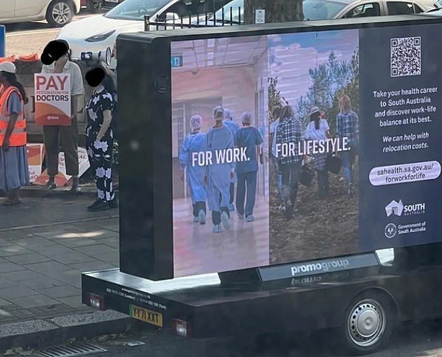 Die Werbekampagne der südaustralischen Regierung, die gestern die Streikposten der British Medical Association im St. George's Hospital in London besuchte