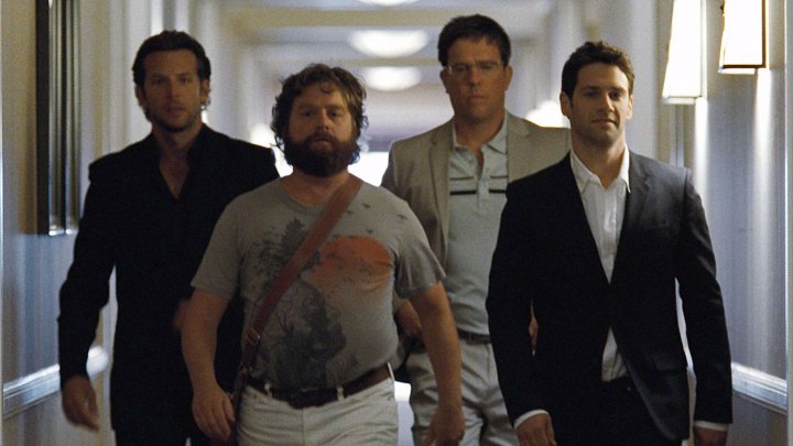 In „The Hangover“ betreten vier Männer die Halle.