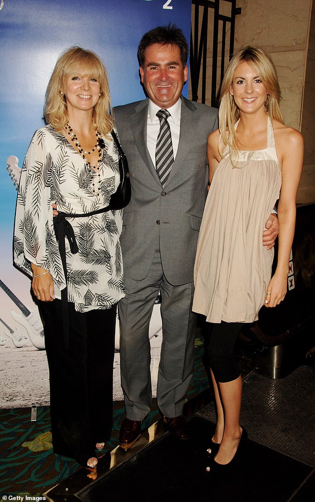 Keys (Mitte) im Bild mit seiner Ex-Frau Julia (links) und ihrer Tochter Jemma (rechts)