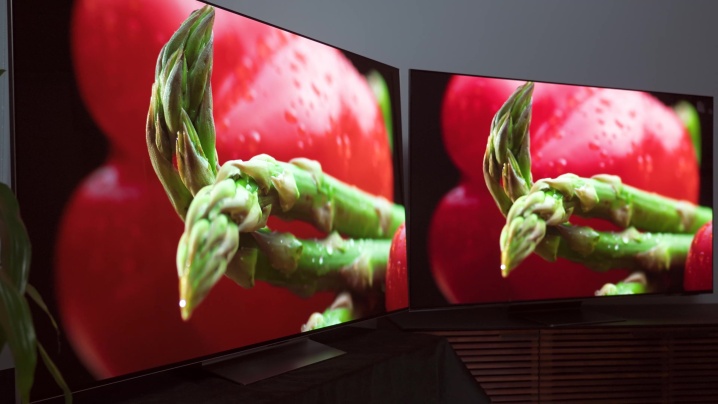 Direkter Vergleich einer leuchtenden Tomate auf dem LG G3 mit dem Samsung S95C.