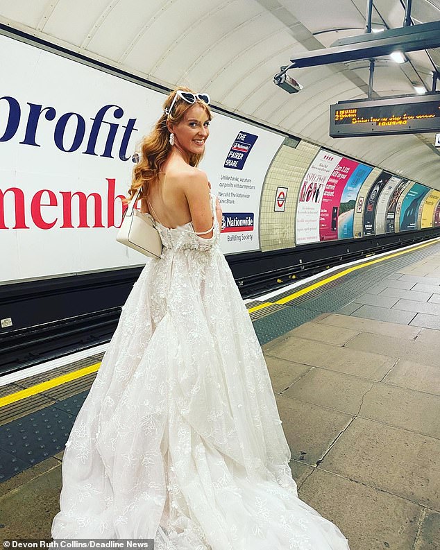 Devon Ruth behielt ihr Hochzeitskleid an, während sie mit dem Zug und der Londoner U-Bahn zum Konzert fuhr