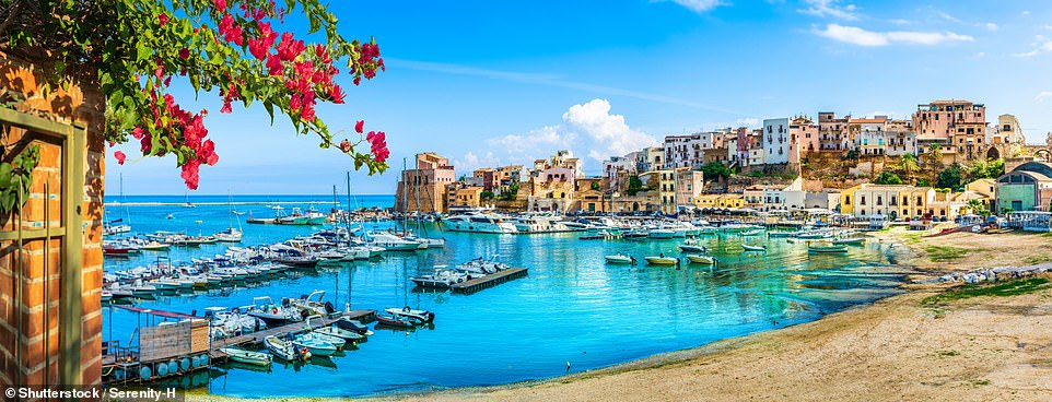 Sizilien (oben) belegt den vierten Platz in der Rangliste, die von Forschern erstellt wurde, die die Google-Suchdaten der letzten 12 Monate für Feiertage in 185 Ländern untersucht haben