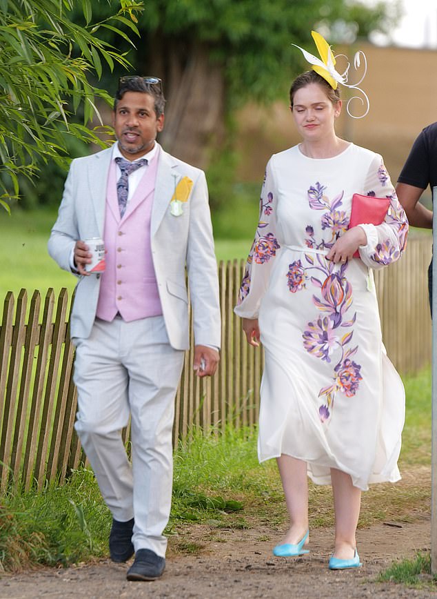 One coordinated couple matched their outfits with tones of white and lilac