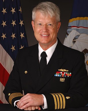 Dr. Dale Molé, ein pensionierter Notfall- und Präventivmediziner und ehemaliger Direktor für Unterwassermedizin und Strahlengesundheit der US-Marine, sagte, die Passagiere würden mit einer „feindlichen internen U-Boot-Umgebung“ zu kämpfen haben.