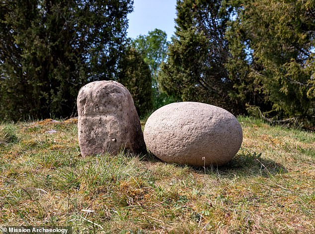 Archäologen erlebten diesen Monat bei Ausgrabungen von Wikingergräbern in Tystberga, Schweden, eine Überraschung.  Das Team entdeckte einen großen Stein mit einer Höhe von etwa 19,6 Zoll (50 cm), der so geformt war, dass er wie ein Phallus aussah.