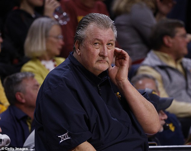 Bob Huggins, Basketballtrainer von West Virginia, ist nach seiner jüngsten Anklage wegen Trunkenheit am Steuer zurückgetreten