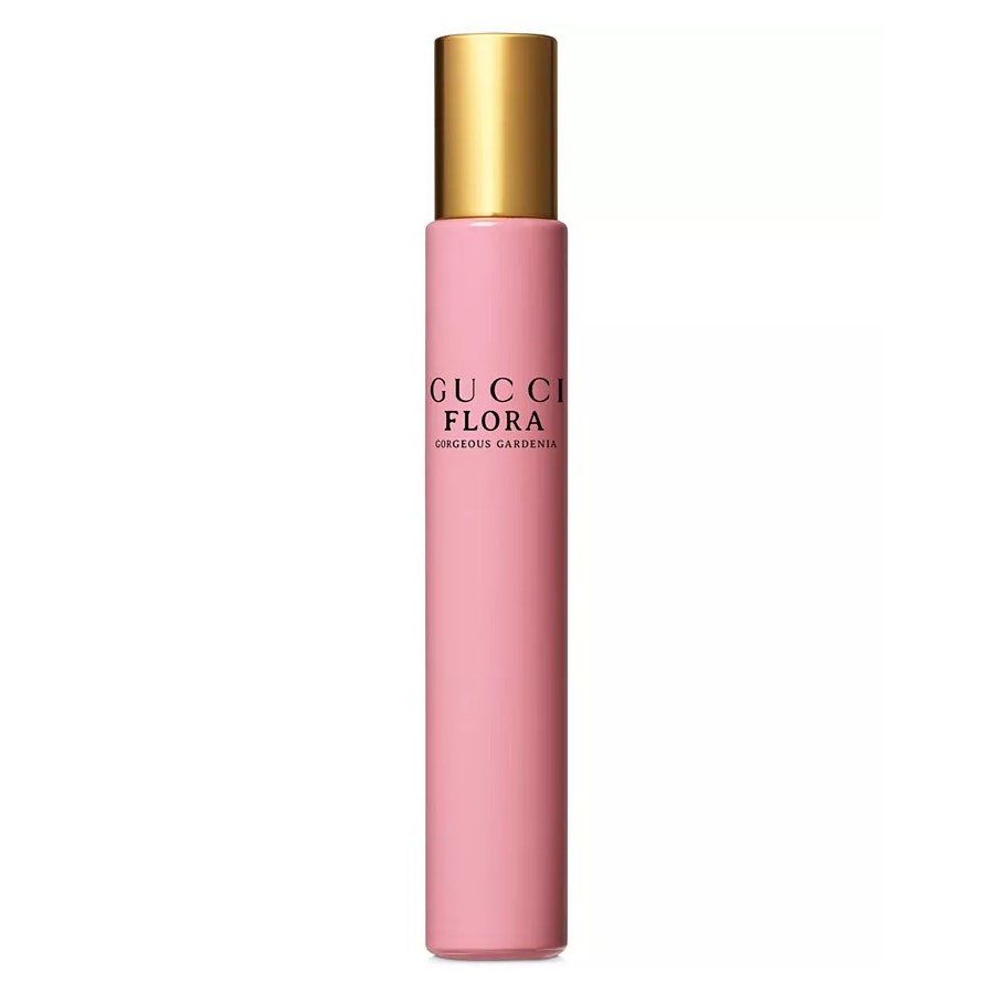 Gucci Flora Gorgeous Gardenia Eau de Parfum Rollerball rosa Parfümfläschchen in Reisegröße mit goldenem Verschluss auf weißem Hintergrund