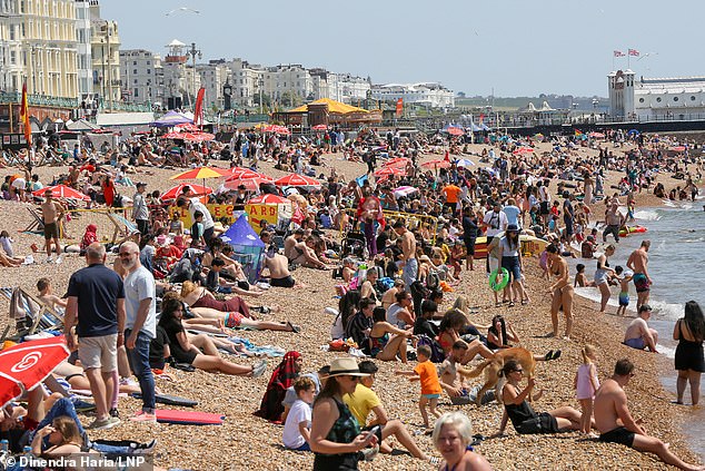 Eine Hitzewelle von 28 °C, die England und Wales versengte, hat dazu geführt, dass viele Briten in der vergangenen Woche verzweifelt versuchten, kühl und komfortabel zu bleiben – aber viele Amerikaner nutzten die sozialen Medien, um sich darüber lustig zu machen