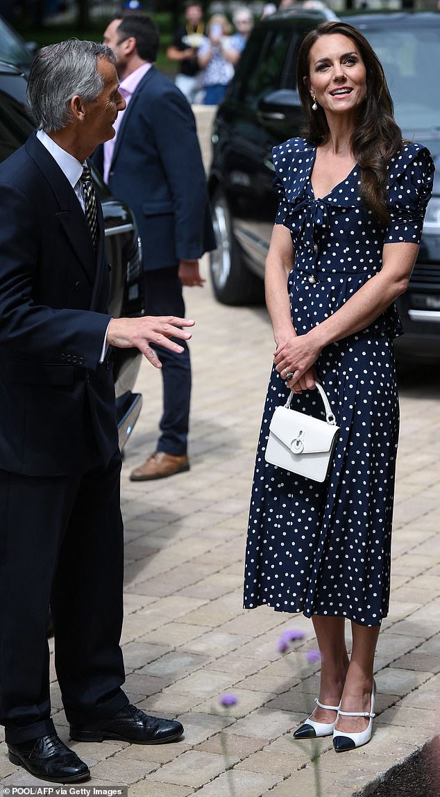 Perfekt in Polka Dots!  Die Prinzessin von Wales recycelte ein gepunktetes Kleid von Alessandra Rich im Wert von 1.335 £, um an der Eröffnung des Wohltätigkeitszentrums teilzunehmen